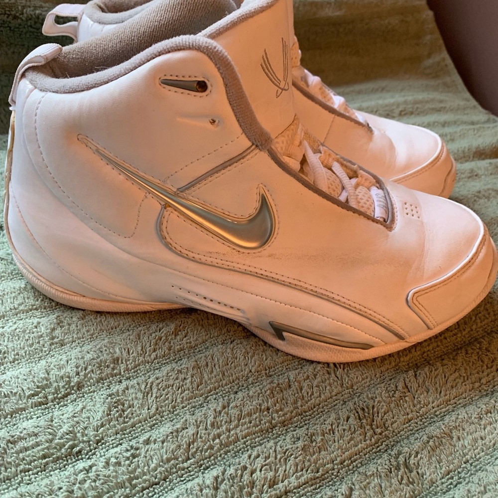 Vintage Nike White and Silver Athletic Shoes Women’s